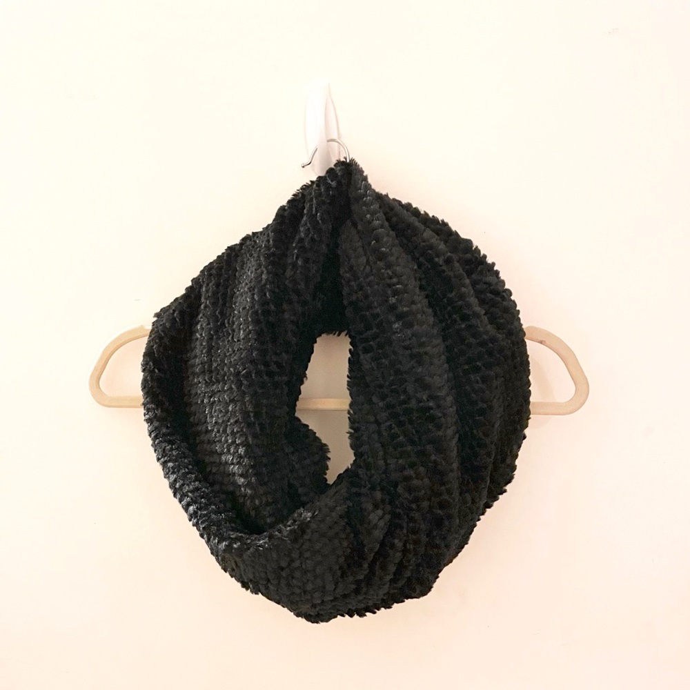 Free People Circle Scarf in black